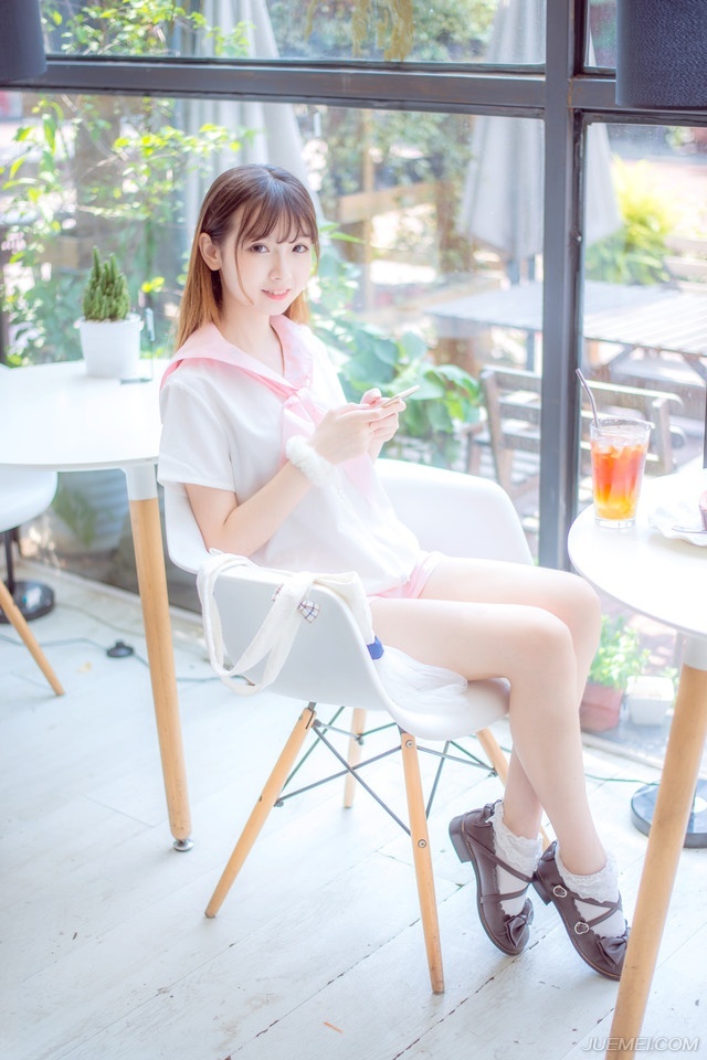 当众人警惕的来到营寨的时候，看着围在原本存放王印的房舍之外，一圈圈横七竖八的尸体以各种姿势倒在地上的时候，还是吃了一惊，不是因为死人，而是因为众人经过确认之后，这留在营寨里的四百人，竟然没有一个活口。